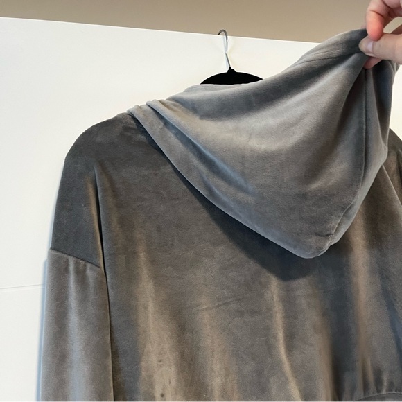 Rose & Vine | Velvet Crop Zip Up Hoodie - Picture 8 of 14